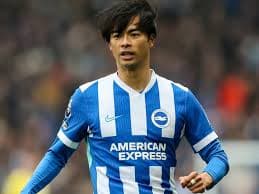 ドリブル練習をする子ども